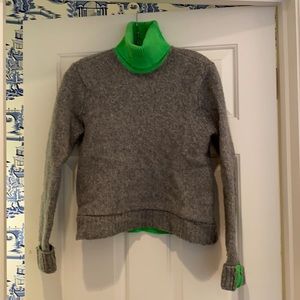Great grey sweater with neon green details